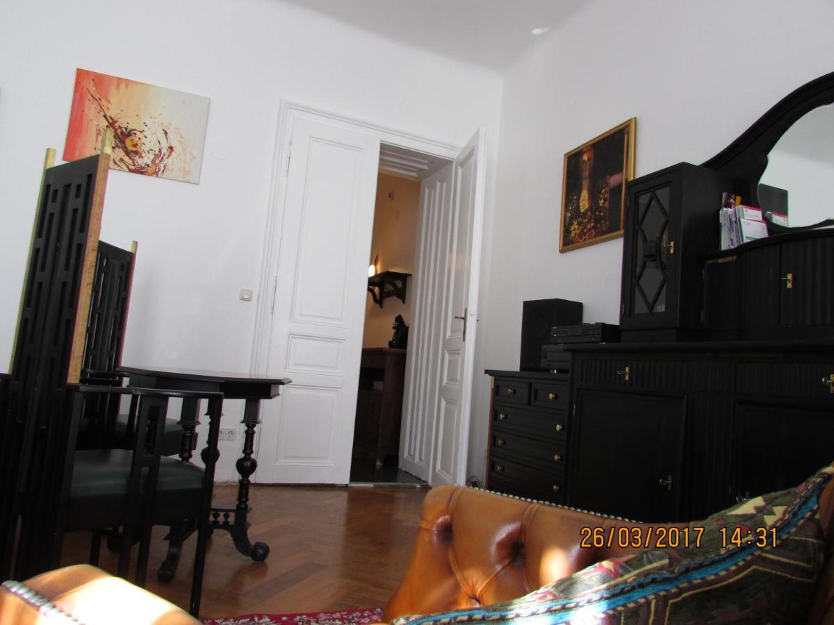 Art Nouveau Apartment Wien